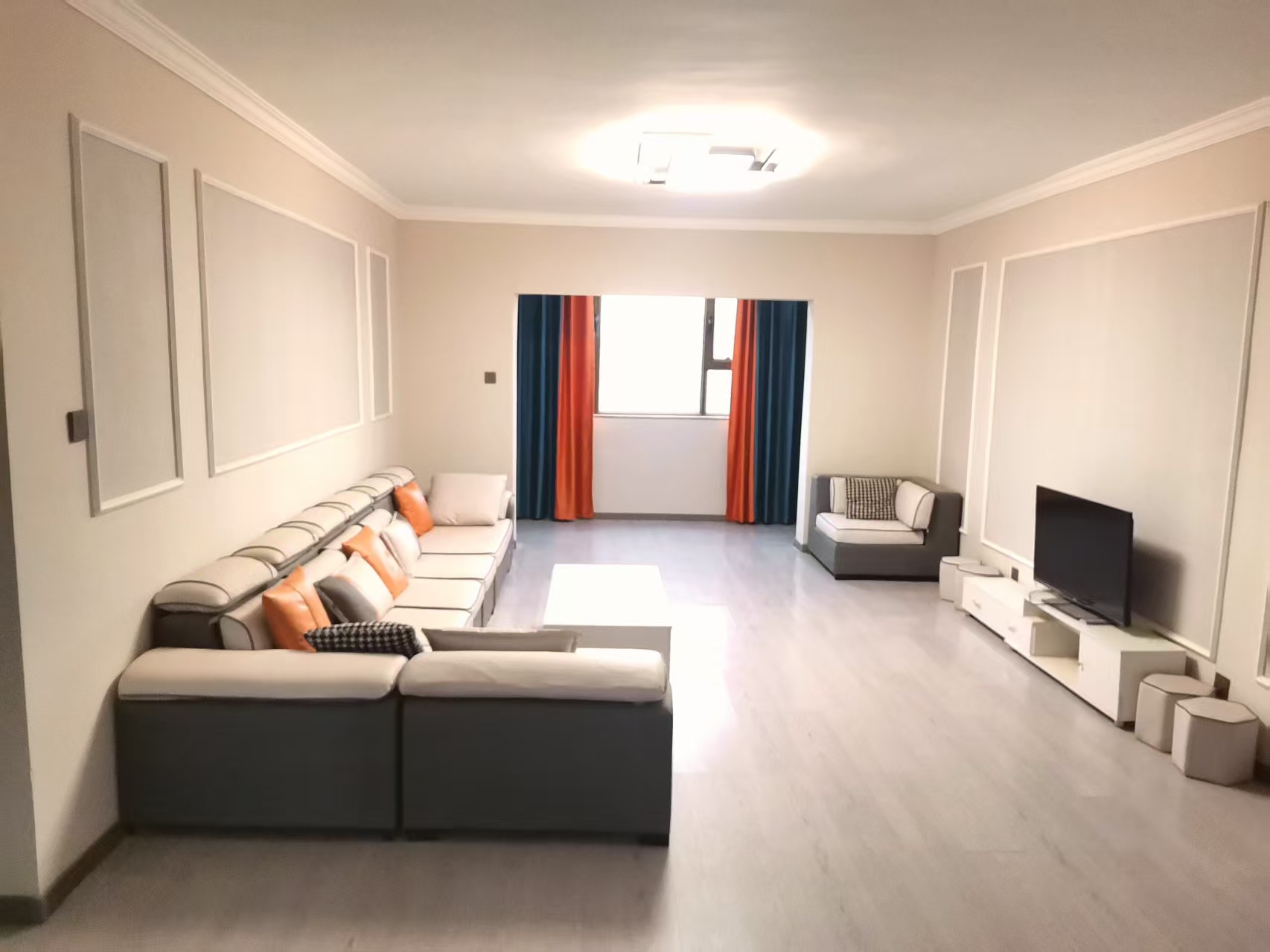 绿洲雅苑小区三室两厅两卫支持月付